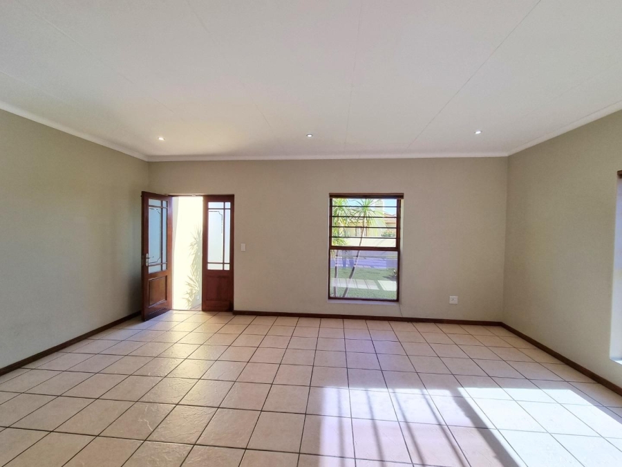 3 Bedroom Property for Sale in Sandbaai Western Cape